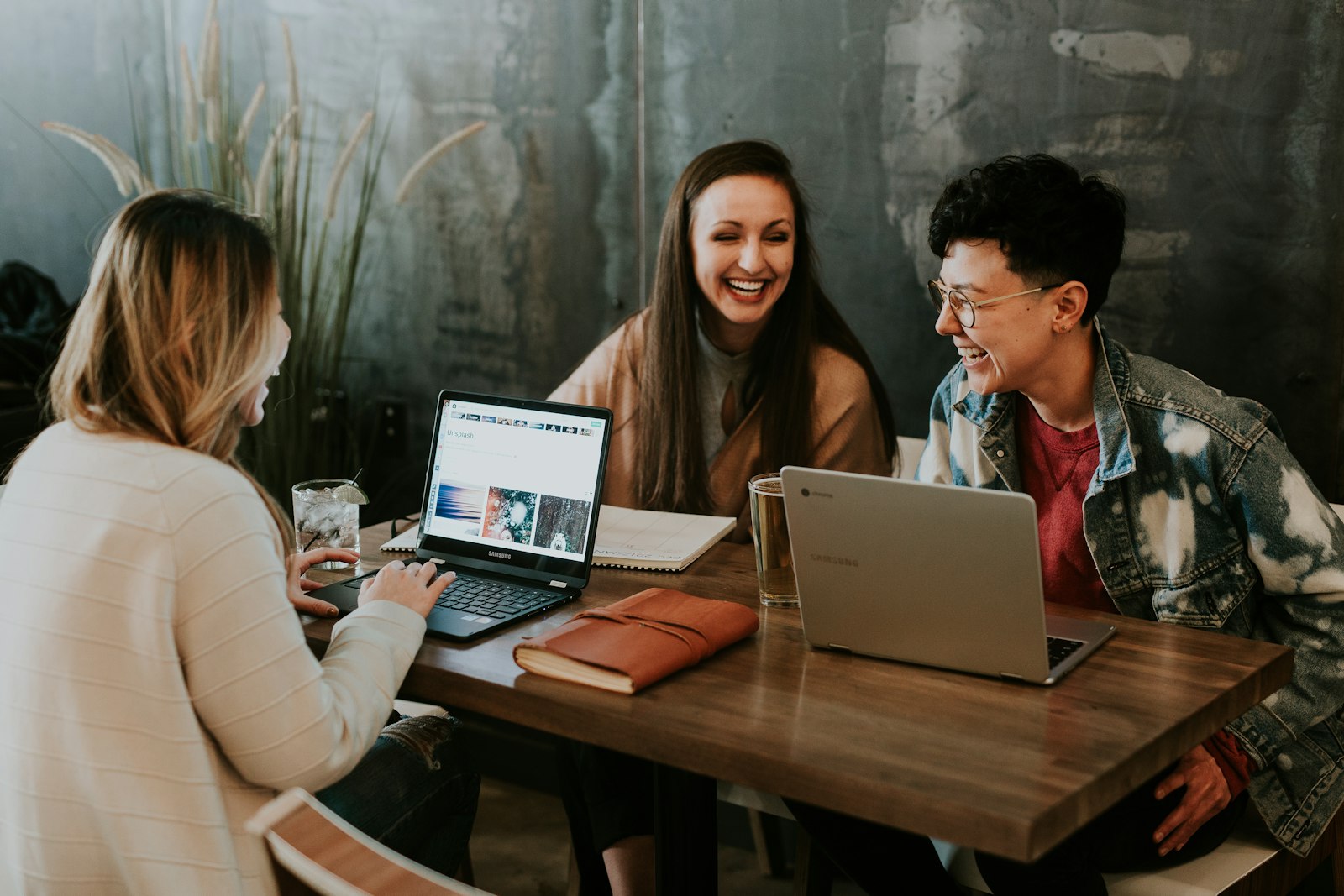Business owner receiving an on-demand VYNE briefing